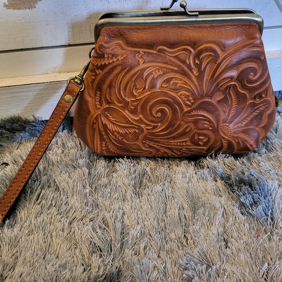 Patricia Nash / SOLD - Picture 2 of 8